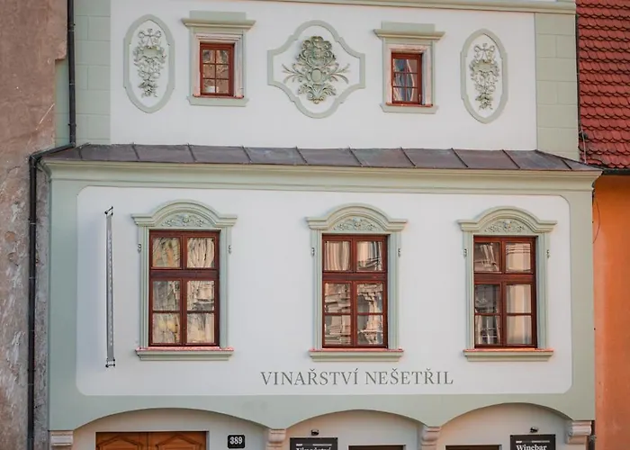Renesancni Vinarsky Dum V Historickem Centru Znojma